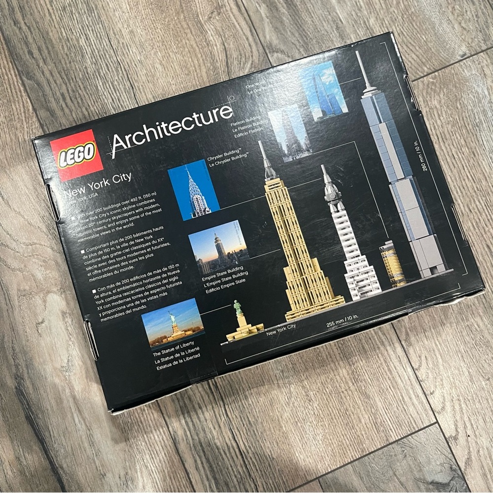 Lego Arhitecture 21028 New York City Building Set 598 Pcs New Retired! - Picture 2 of 2